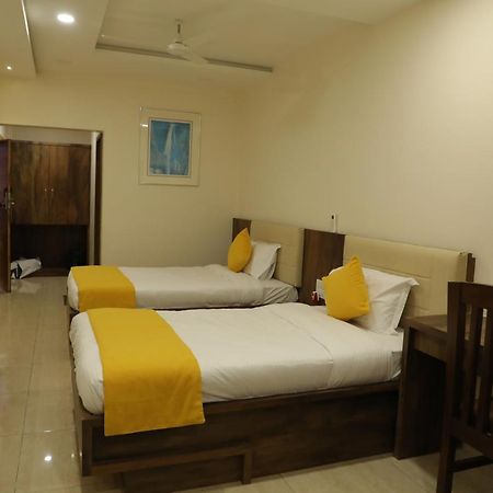 פורבנדר Hotel Balaji Palace מראה חיצוני תמונה