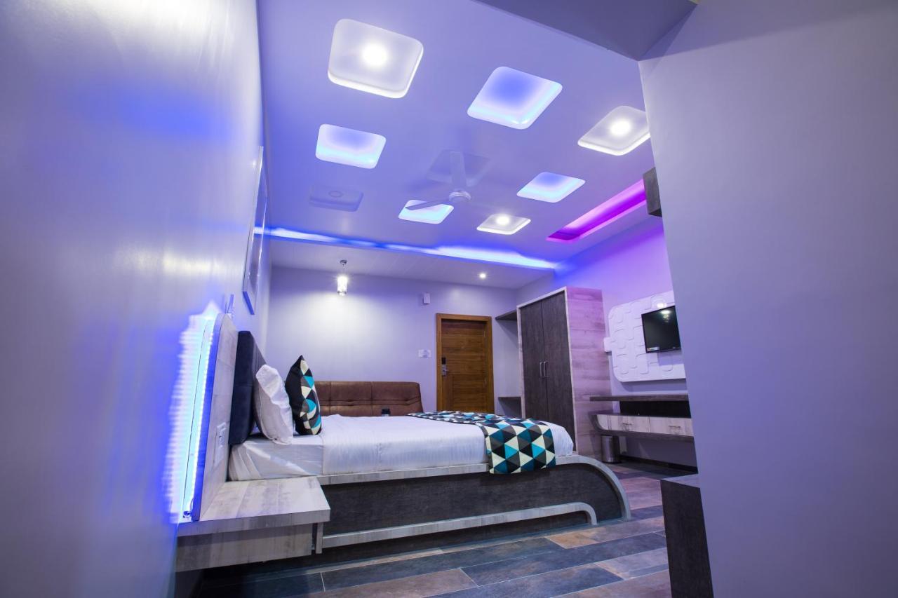 פורבנדר Hotel Balaji Palace מראה חיצוני תמונה