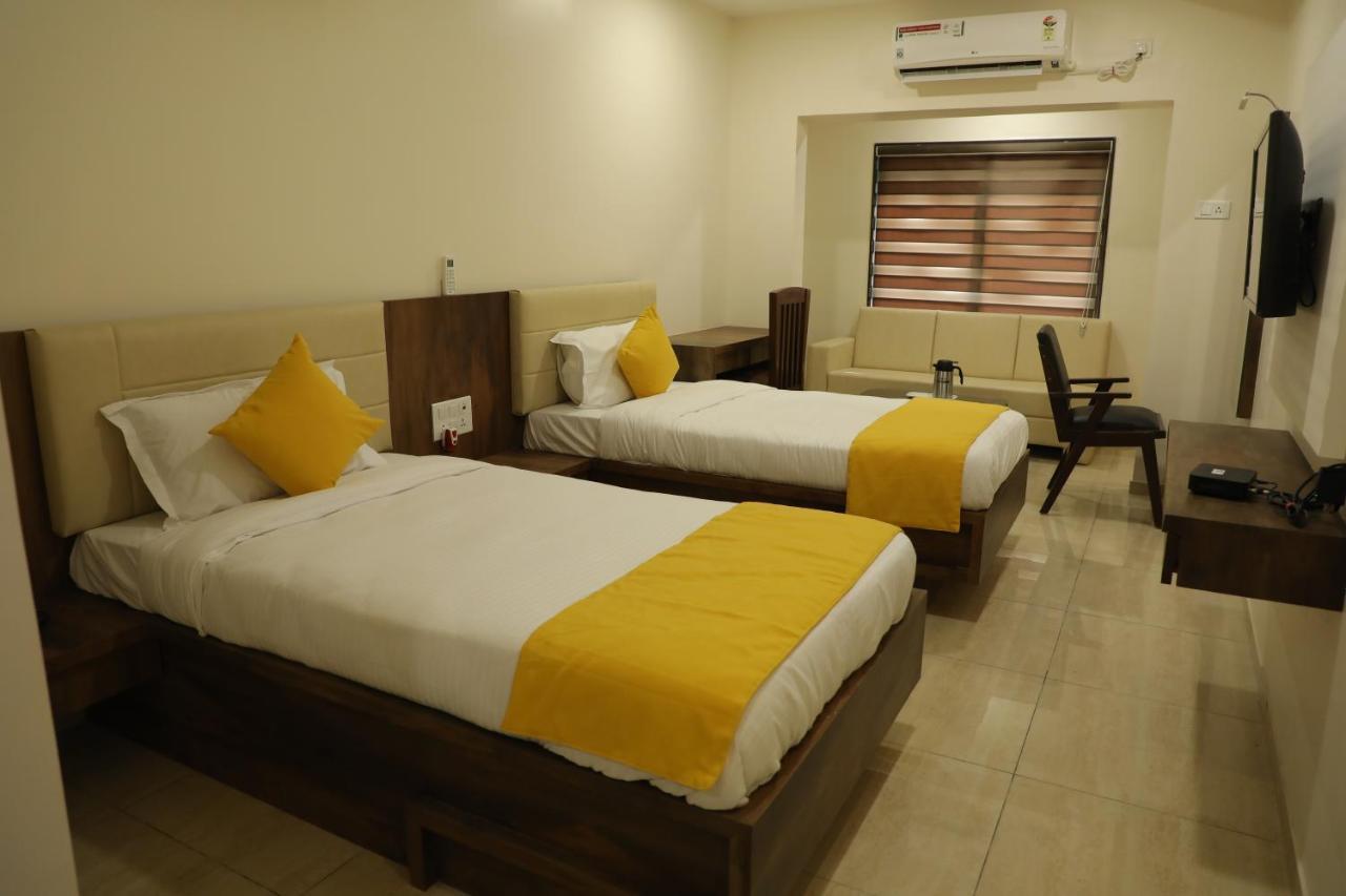 פורבנדר Hotel Balaji Palace מראה חיצוני תמונה