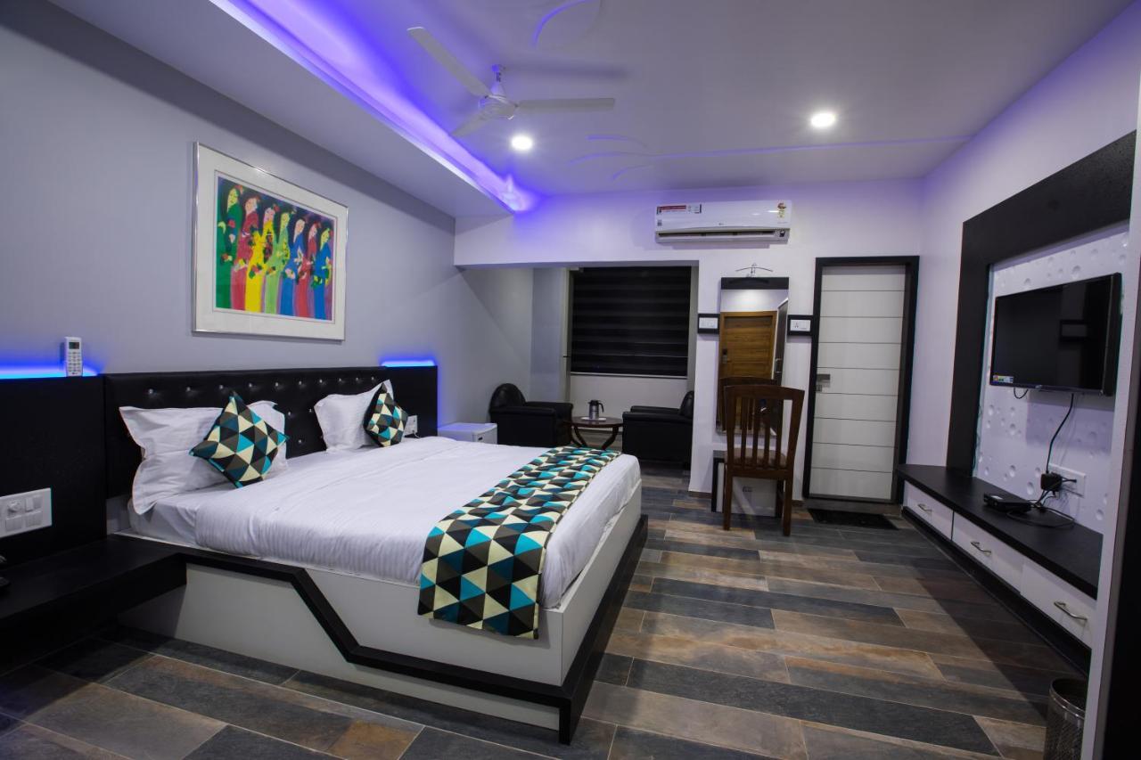 פורבנדר Hotel Balaji Palace מראה חיצוני תמונה