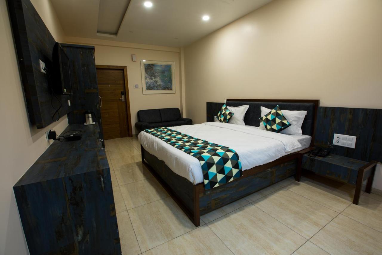 פורבנדר Hotel Balaji Palace מראה חיצוני תמונה