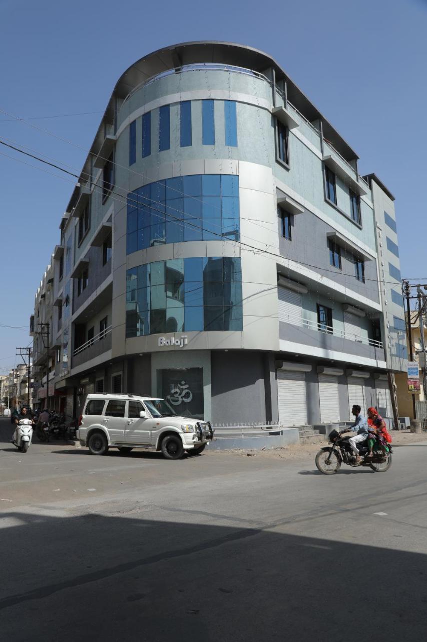 פורבנדר Hotel Balaji Palace מראה חיצוני תמונה