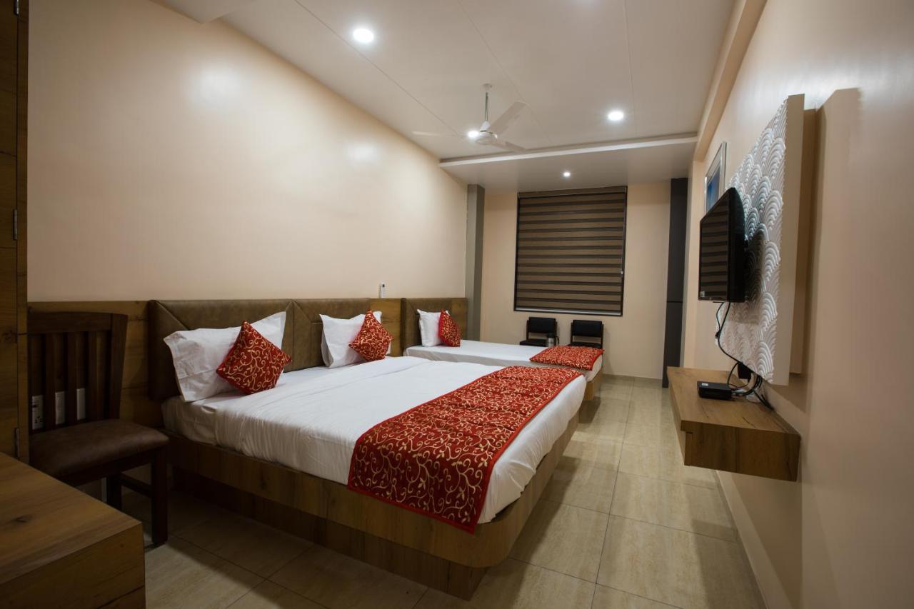 פורבנדר Hotel Balaji Palace מראה חיצוני תמונה